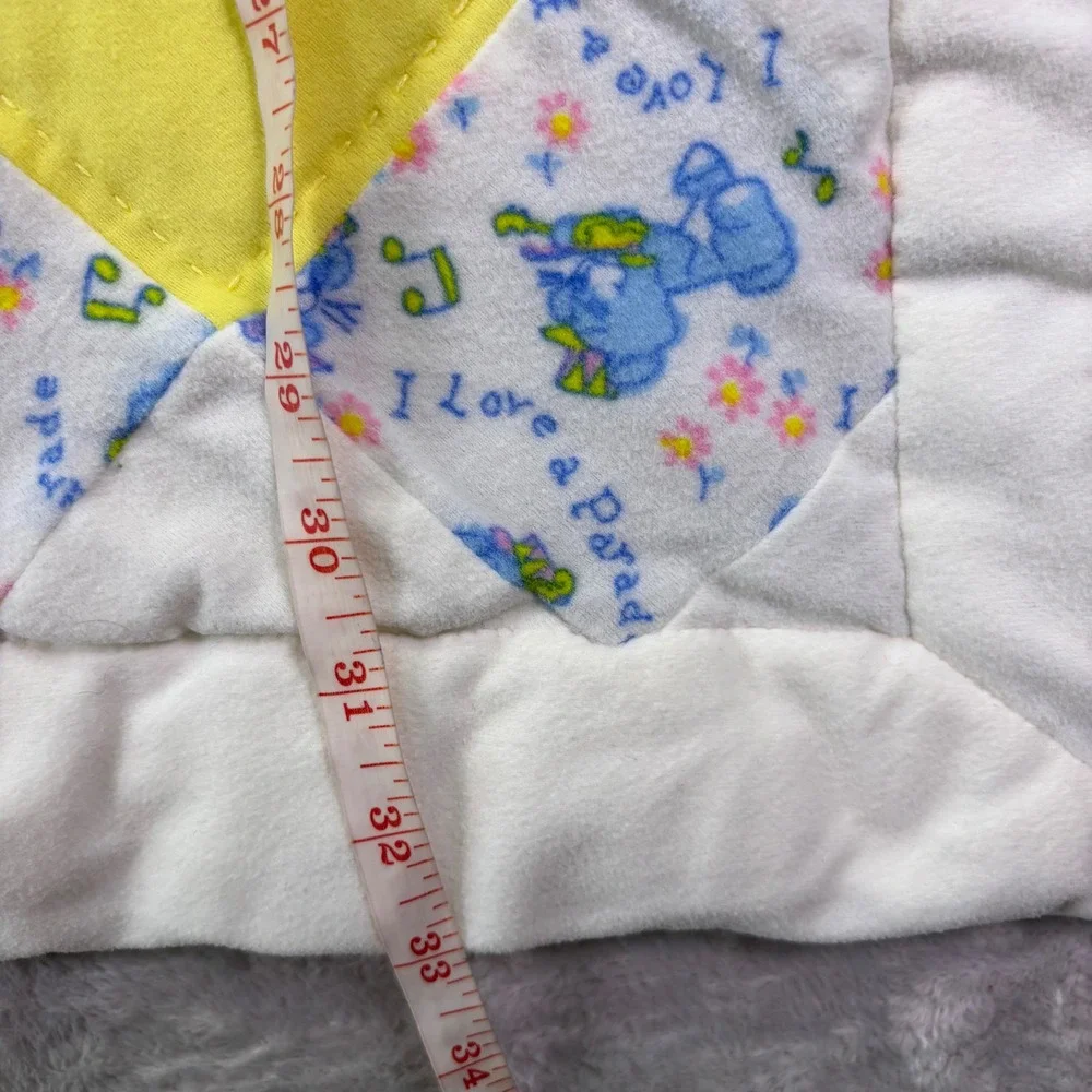 Vtg Unbranded Kids Baby Blanket OS White Yellow Blue Quilted Bear Parade Print